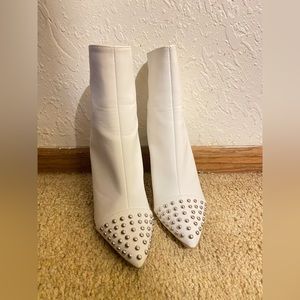 White high boot heel, with gems